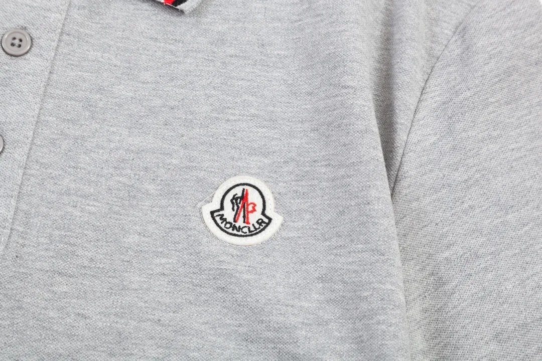 MONCLER Classic Lo GO ， Retro Same Style Polo Versatile : Gray Size：M-2XL
